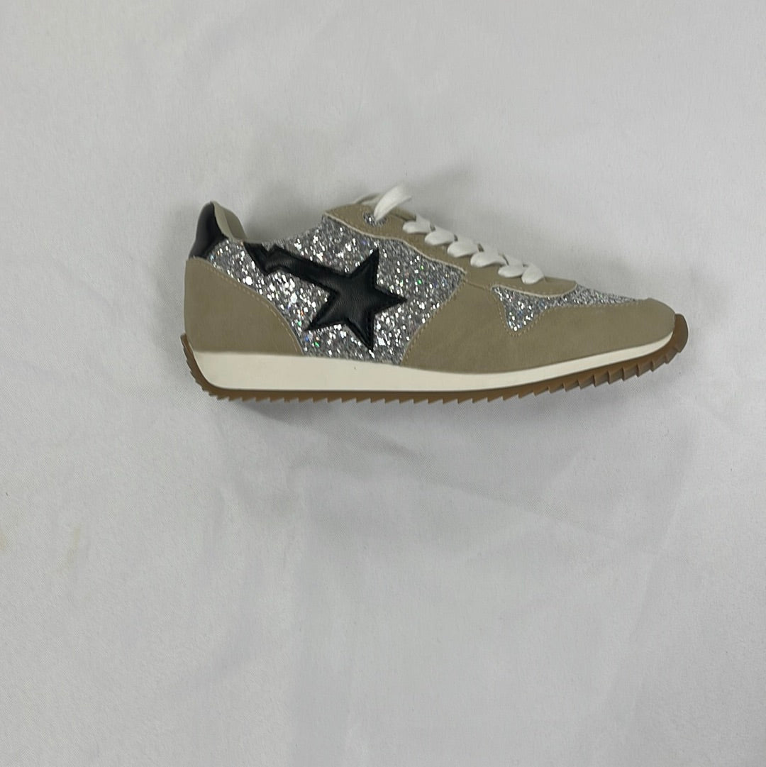Mia star sneaker